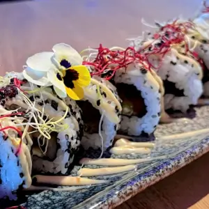 URAMAKI SPICY TUNA ROLL
