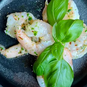 AGLIO OLIO PEPERONCINO E GAMBERI