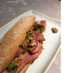 Broodje franse brie en beenham