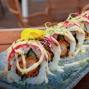 URAMAKI SURF & TURF ROLL