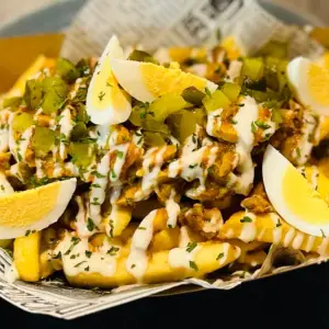 Friet Surinaamse kip