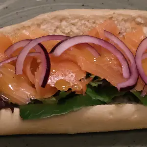 Petit pain gerookte zalm