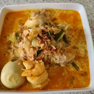 Lontong tjap gomeh