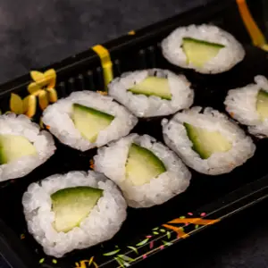 Komkommer maki roll