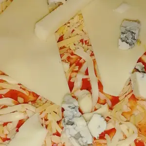 Pizza quattro formaggio