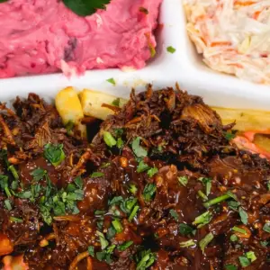 Surinaamse loaded fries