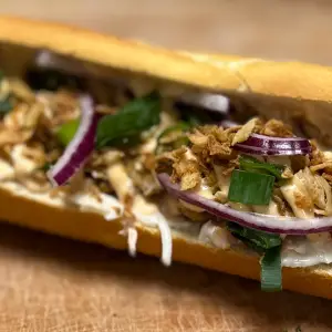 Broodje spicy pulled chicken
