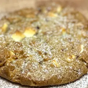 Raspberry white chocolate cookie