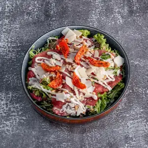 Salade carpaccio met truffelmayonaise