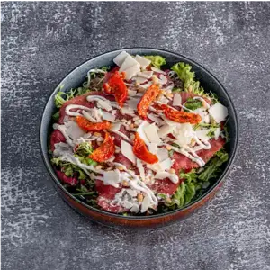 Salade carpaccio met pesto mayonaise