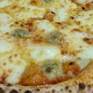 Pizza 4 formaggi