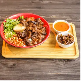 Beef rice noodle soup / 牛肉米粉汤