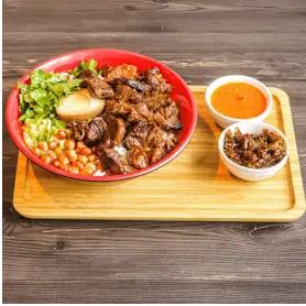 Beef rice noodle soup / 牛肉米粉汤