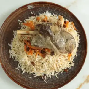 Qabili pulao met lamsschenkel