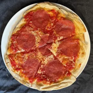 Pizza salami groot