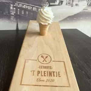 Reuze beker ijs