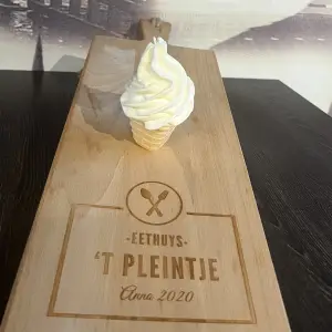 Vierkante beker ijs