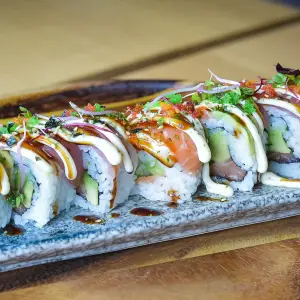SPICY RAINBOW ROLL
